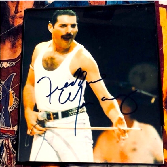 FREDDIE MERCURY signed autographed photo live aid COA Hologram main image 0
